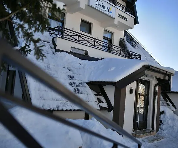 Dvori 8c Κοπαόνικ